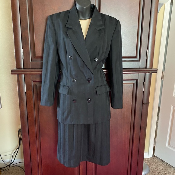 Vintage 2-pc double breasted Black Suit Size 6 - Picture 2 of 16